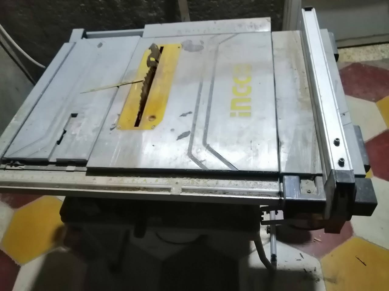 سلام عليكم متاح منشار منضدي انجيكو ميزه يفح سلايت وبي موصفات تخبل ملاحضه المنشار باله مو جديد اي ستفسار اتصل ***********
