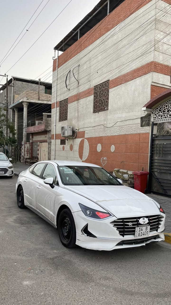 السلام عليكم  بيع او مراوس حسب
سوناتا ٢٣ اصل خليجي هايبرد تكسي دبي
مصبوغه عام تغيير لون 
حادث جنطه 
رقم بصره لل٣١ 
تبريد كير محرك بطاريه كفاله 
بصمه 
تشغيل عن بعد 
محرك ٢٤٠٠ 
حساسات خلفيه 
مري شفط 
بصمه ابواب مع ترحيب
اشاير لل مري 
تبريد خلفي 
سايد بريك كهربائي
شاشه جبيره 
٣ انظمه قياده 
هواي بيهه موصفات 
توه مسوي عليهه ادامه سياره كامله 
ماشيه السياره ٣٠٠ الف حقيقي بدون تنزيل 
السعر 127 بيهه مجال للطيبين 
الهاتف ***********
