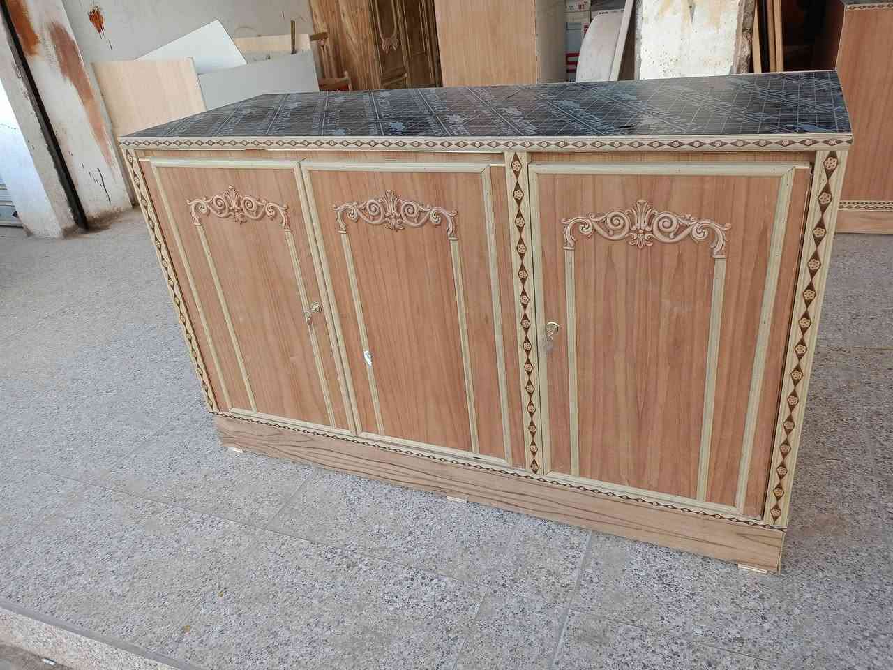 كناتير وبوفيات جديد  سعر جملة ثابت
كنتور ابو ل 2 باب جديد السعر 145 الف 
كنتور ابو ل 3 باب جديد السعر 215 الف مع الصبغ والتلميع واليدات كامل 
كنتور ابو ل 4 باب جديد السعر 260 الف 
بوفية مترين جديد السعر 120 الف مع الصبغ والتلميع واليدات كامل 
بوفية مترين ونص جديد السعر 125 الف 
بوفية متر ونص جديد السعر 100 الف 
رقم الهاتف ***********
