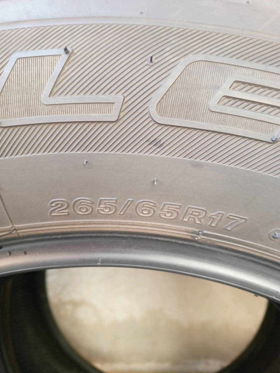 السلام عليكم تخم تاير حجم ١٧ نص عمر نضيف اوعالفحص انتاج ٢٤ مكاني بغداد ***********
