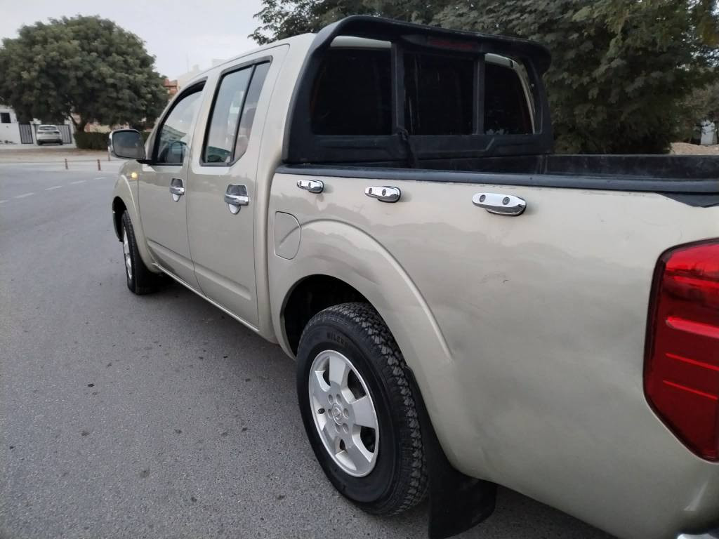 نیسان ناڤارا مودیل 2008دووپارچە بەخ  کراوەلەسەر ساغی بوکاڵ بونەوە 
سەیارەی ماڵە هی مەعرەز نیە  مەکینەو گیر بەشەرتی هەزار فیتەر
لیدراوی نیە 
  تایە تازەیە
تازە پاوەریم گوریوە
 تەبریدسارد و گەرم لەسەر سویچ 
سەنەوی یەک ساڵ بەسەر چوە
پاتری تازەم بو گوریوە
ئاوی رادیتەر شەریکەیە
پیش و دوای کەپس
نرخ ٧٢ گڵا یەک تۆز معملە لەکەلارە سەیارەکە 
*********** كالار, السليمانية
