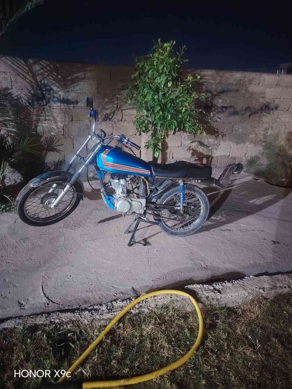 السلام عليكم موطور حربي للبيع سيجي نامه محرك24 فول نضافه برغي مايعوزو مو شراي لا تبزعني للسفسار***********
