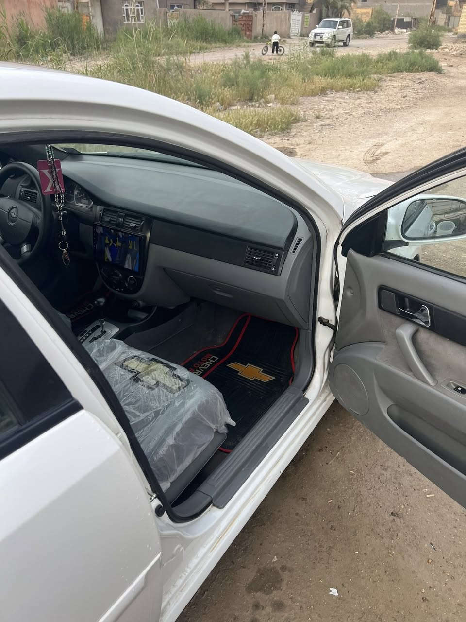 سياره جديده موديل 12ماشسه 98سعرها 90 وبيها مجال  بغداد وبسمي  وهذا رقم التلفون ***********
