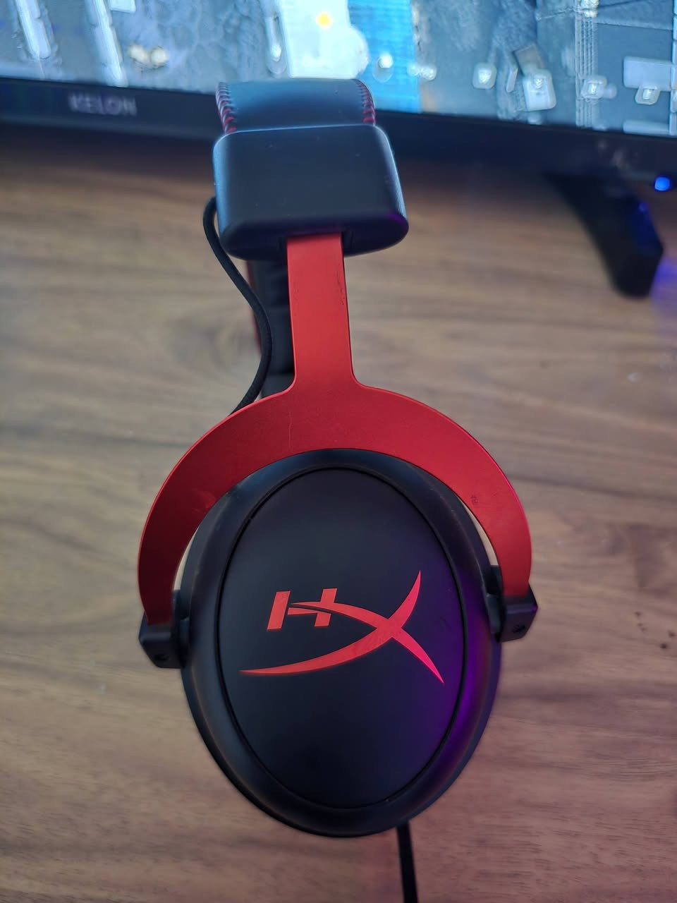 اعاده نشر + نزلت من السعر
Pc للبيع

• ​المعالج (CPU): Intel Core i5-9400F
• ​كرت الشاشة (GPU): NVIDIA GTX 1660 Super
• ​الرام (RAM): 16GB DDR4 2400MHz
• ​اللوحة الأم (Motherboard): MSI B365M PRO
• ​التخزين (Storage): * SSD: 240GB (للنظام والسرعة) 
• ​HDD: 2TB (للتخزين والألعاب)
• ​مزود الطاقة (PSU): 600W
• ​الكيس (Case): كيس قيمنق حجم كبير
• ​التبريد: مبرد هوائي للمعالج + 7 مراوح (ملاحظة: 3 مراوح تحتاج تبديل) بس ماأثر على الحراره ابد  ومرات يشتغلن عادي
​🎧 الملحقات الشاملة:
• ​الشاشة: Kelon حجم 32 إنج ( تلفزيون HD)
• ​السماعة: HyperX Cloud II (الأصلية)(جديده)
• ​الكيبورد: Redragon (نسخة قوية)
• ​الماوس: ماوس قيمنق
• ​الـ UPS: نوع  1500v (جديد)
​
• ​الحالة: استخدام شخصي نظيف جداً، الجهاز يشغل أغلب الألعاب بأداء ممتاز.
• ​السعر: 575 الف قفل
• ​الموقع: بغداد - بغداد الجديدة.
• ​للتواصل: *********** (متوفر واتساب ✅).
. سبب البيع التطوير
