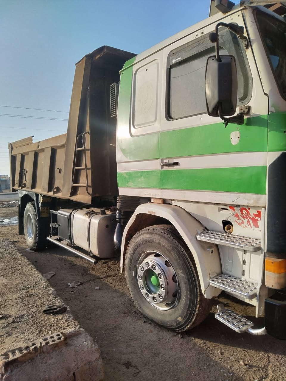 السلام وعليكم سكانيه ١٤٢رقم نجف تحويل شاصي مكفول مكينة ١٢ونص السيارة جاهزة ***********
