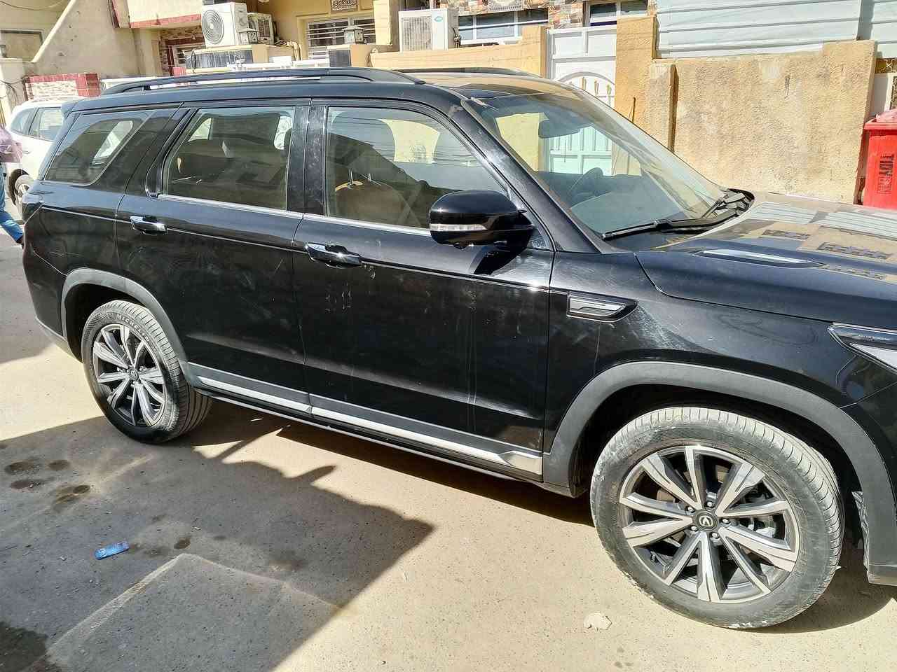 سيارة شانجان CS95
السياره سبعه  راكب و لونه الخارجي اسود و لونه الداخلي بني ثلاث قطع تبريد بنوراما (فتحه في السقف) بيه اربع انضمه و شاشة لمس و تحكم بالمقاعد كهرباء و أوامر صوتيه و نضام APS الفرامل و دفع رباعي و حساسات خلفيه و اماميه و عليه الجوانب و حساسات المنطقه العمياء  و تدفئه و تبريد في المقاعد و الاناره الخارجيه ليد و منفذ USB و نضام بلوتوث و السياره مستعمله للتواصل و الاستفسار يرجاء كتابت رساله او اتصال عن طريق رقم الجوال ***********
