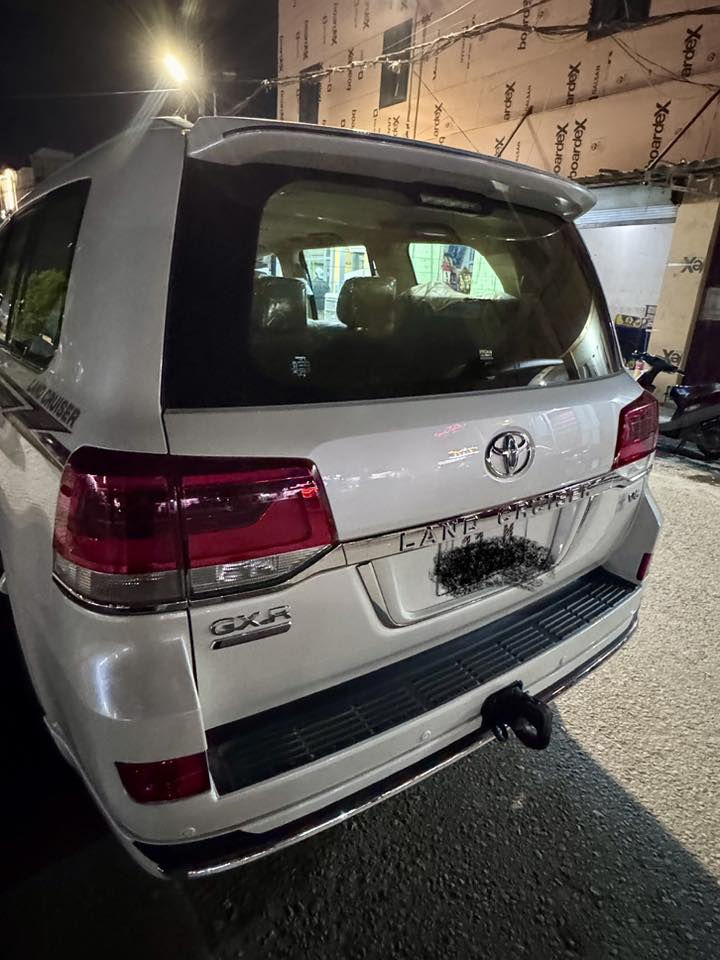 السلام عليكم لاندكروز 2021 بريم اصل ماشية 33 حقيقي جديده جدا رقم بغداد بسمي تحويل ثاني يوم السعر 635 وبيها مجال مكاني كربلاء ***********
