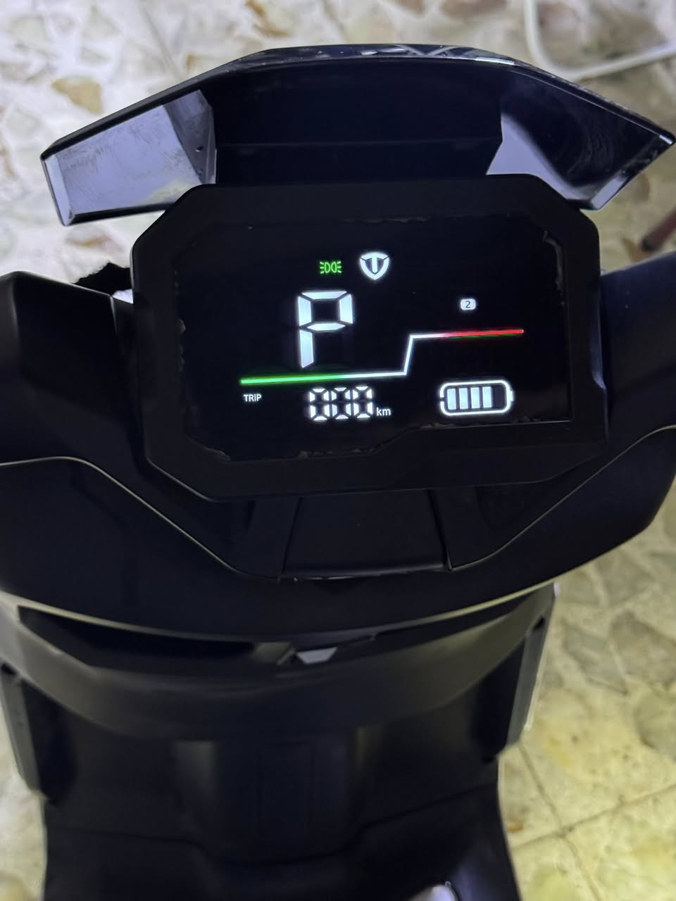 السلام عليكم
دراجة شحن للبيع 
 الريان 2025 ( وحش الكون 💀) 

 مستعملة قليل 

  وياها بصمتين +مفتاح احتياطي 

 ملف 2000 

6 بطاريات اكبار 32 امبير 

السرعة 80 

تقطع مسافة 80 كيلو في الشحنة 

السعر : 900 الف وبيها مجال للشراي 

مكان الدراجه بغداد - الحارثيه

للاستفسار:***********
