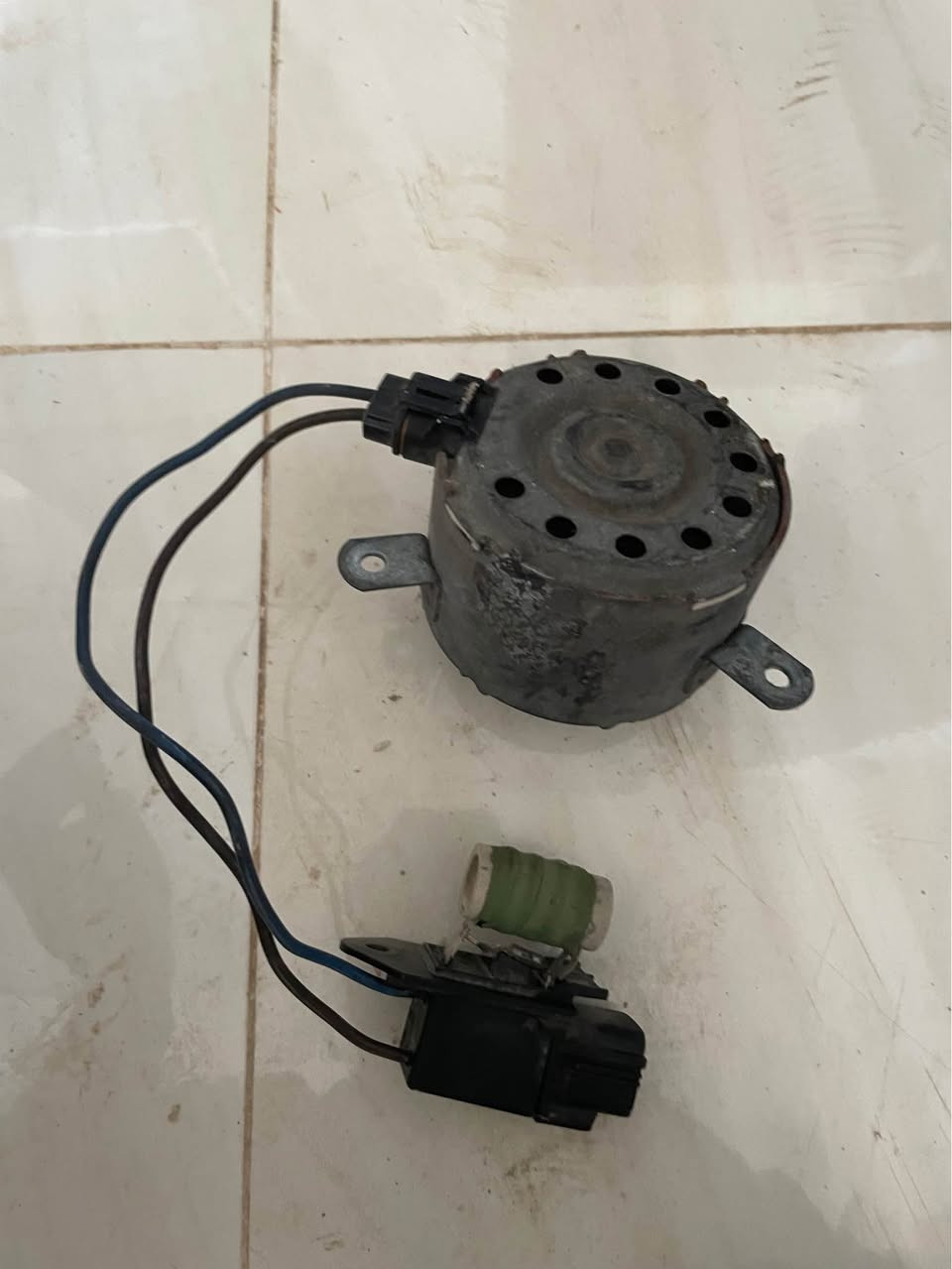 ماطور مروحه جارجر محرك هيمي كامل بلادي بشرط فحص ماعندي توصيل مكاني كركوك 
***********
سعر ١٢٠ الف قفل بدون معامله كركوك, العراق

