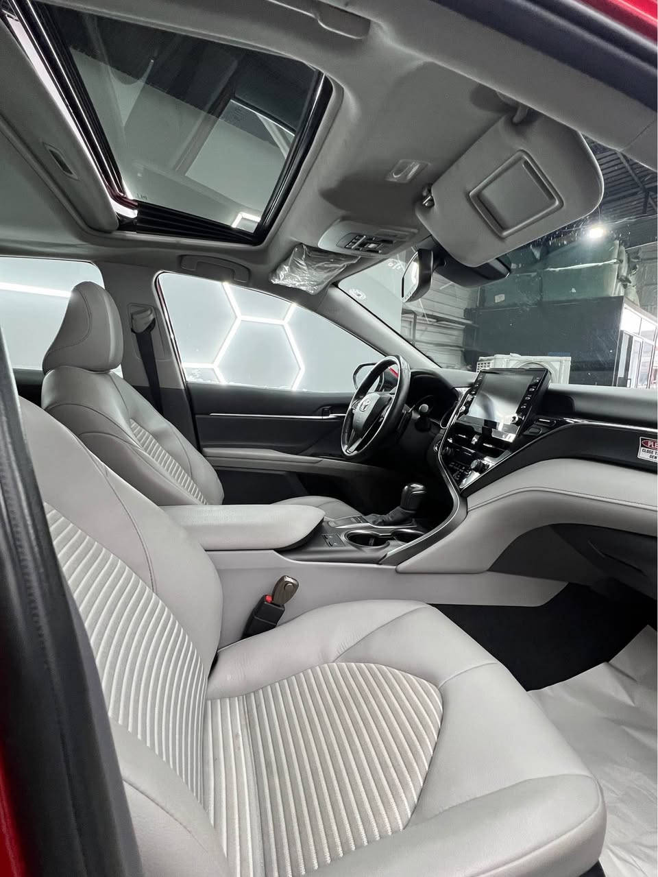 TOYOTA CAMRY 2024 SE PLUS

🔹الضرر جاملغ خلف سايق تعديل بارد فقط..بدون صبغ بدون ايرباك.. 

مكان السيارة : كركوك
الموديل : 2024
اللون : احمر  
المحرك :  V4 سلندر 2500
العداد :45 ميل حقيقي 
عدد المفاتيح : 1
لوحة السيارة  : اربيل 

📞 *********** 📞

🔹المواصفات فول الفول…🔥
 - رادار امامي ، رادار جانبي  
 - فتحة سقف سلايد
- مقاعد امامي تدفئة
- حركة مقاعد كهربائي 
- بصمة ابواب 
- لايتات زينون
- مقاعد جلد لون ابيض 
- انظمة قيادة sport.eco.normal
-مراية الوسط تعتيم اخضر
-استيرن هيتر 
-شفتات استيرن
-تشغيل عن بعد
-دخول ذكي
-مثبت السرعة
-المودات والأمور الصوتية
-حساسات ضغط اطارات
-نظام مانع اصطدامات 
-نظام مانع انزلاق
-نظام تحذير خروج من مسار

🔹استفسار عن تفاصيل والسعر  اتصال او مراسلة 

📞*********** 📞 كركوك, العراق
