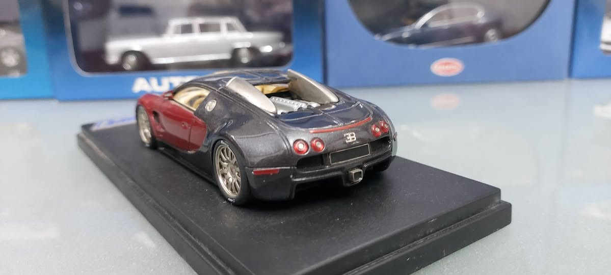 BUGATII  VEYRON LOOK SMART 1/43
RARE MODEL  - Uesed
messenger only


**إذا كنت صاحب هذا الإعلان وتريد حذفه لأي سبب، رجاءا أرسل رسالة إلى الدعم الفني**