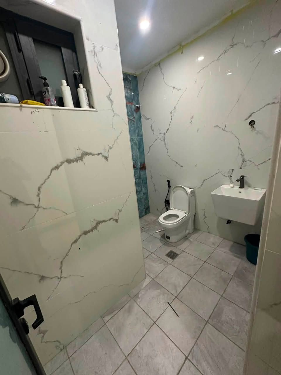 🏡 مكتب البيت الملكي 🏡

للإيجار – ثلاث وحدات سكنية زيرو

مواصفات كل وحدة:

* غرفتان نوم
* صالة
* مطبخ
* حمام

الأسعار:

* الطابق الأرضي: 850
* الطابق الثاني: 750
* الطابق الثالث: 700

📍 موقع المكتب:
السيدية – الضباط – شارع المركز 

📞 للاستفسار والتواصل:
***********
