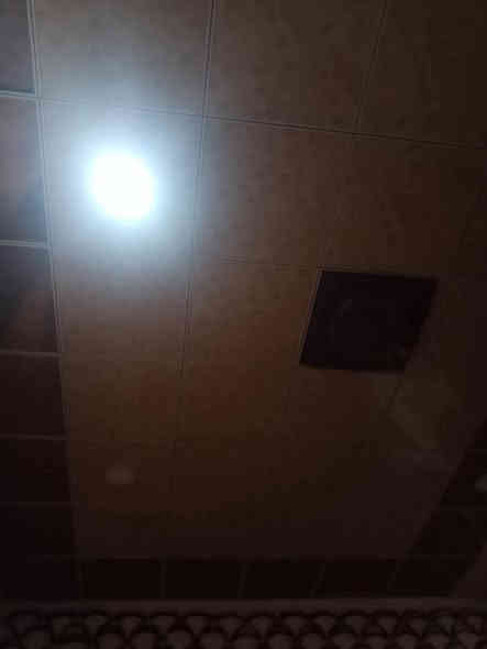 سلام عليكم بيت البيع منطقة دوره الباوي مقابل بنزين خانة الغيث داخل فرع البيت مساحة 200متر بيت جديد كامل المواصفات بي قرفتين وصاله ومطبخ واستقبال قرفه وقوفه مع حديقه بي زارة متر وعشرين كل البيت سقوف ثانوي رضية بورسلين ماء موجود كربهاء موجود خط مولد موجود شارع تبليط سعر 50مليون بيع مجال هده رقم تلفون ***********
