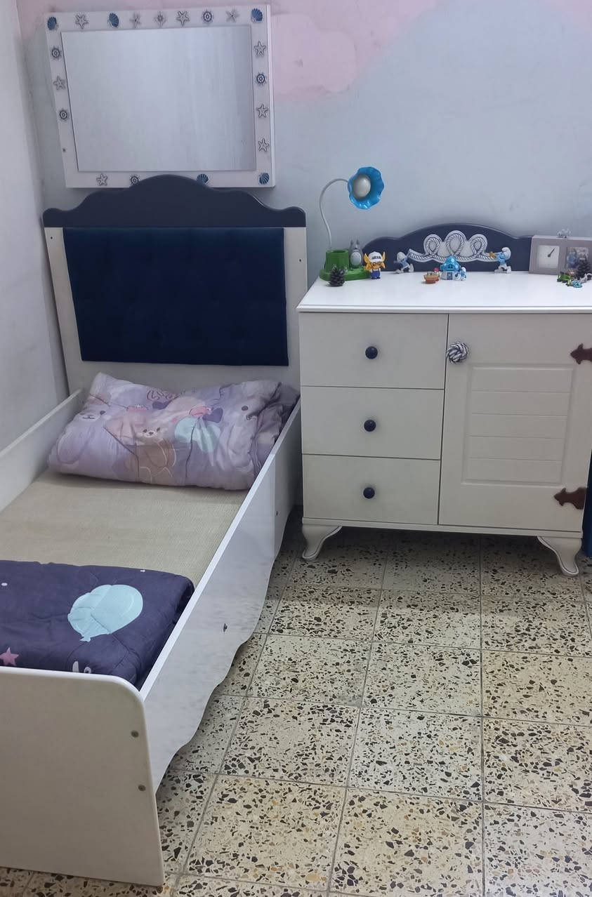 السلام عليكم
غراض للبيع صورهن مرفقة المكان بغداد الغزالية للتواصل *********** السعر المطلوب ١٥٠ الف قفل
كنتور
بوفية
ميز تواليت
سريرين
