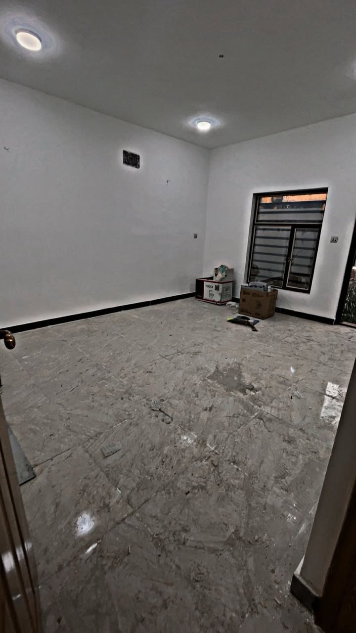 سلام عليكم مشتمل 50 متر طابو صرف  لبيع  البيت 🏠 قطعة ومبني  طابقين  قرب شارع العام مقابيل  مطعم بشار ابو العنبة  يبعد شارع العام 20متر  الاستفسار مكتب علي السلطاني 
الاتصال *********** حسن السلطاني
