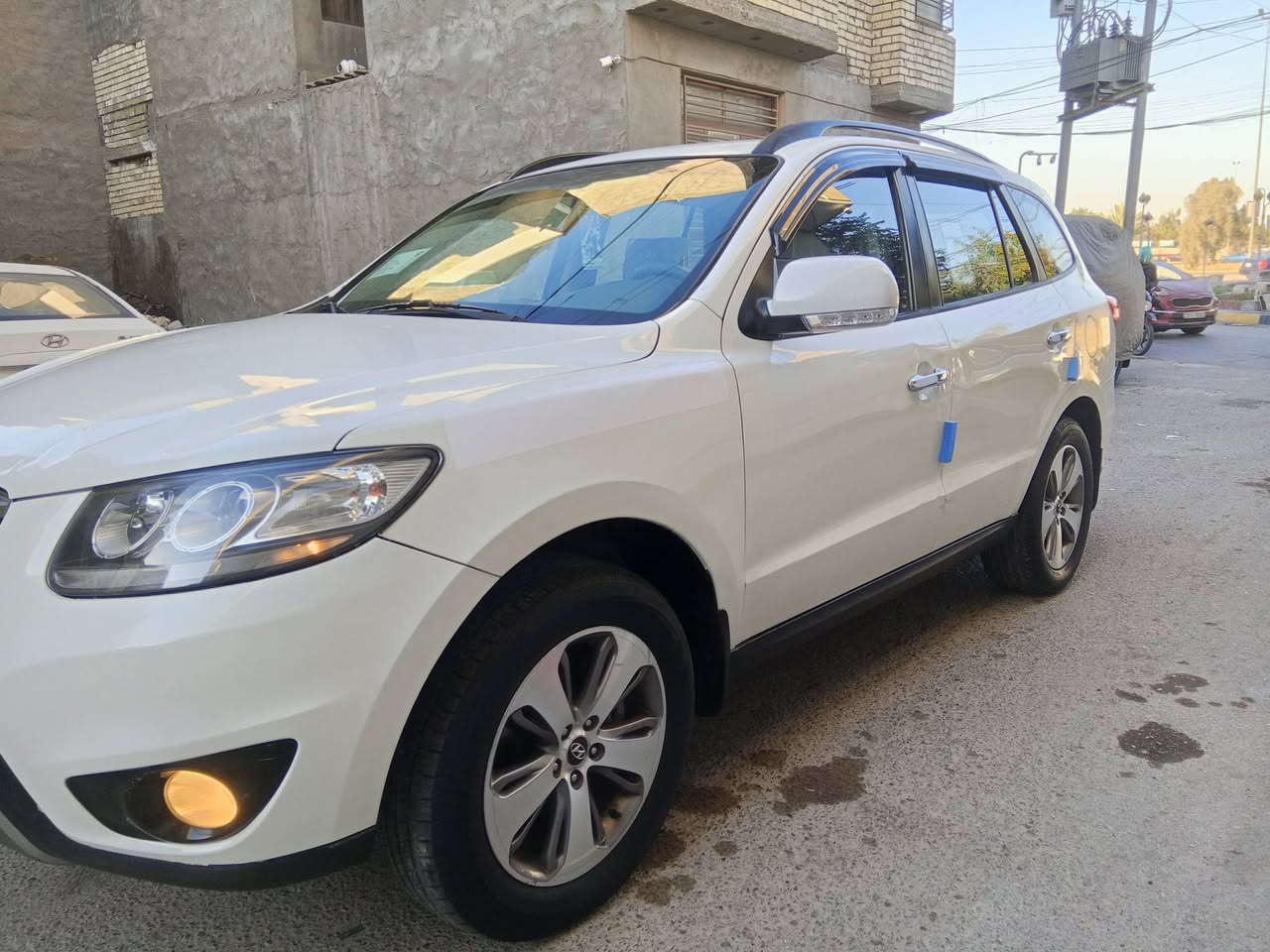 السلام عليكم سنتافيه موديل 2012 خليجي بي جاملغ ولباب طخه بسيط السياره فول مواصفات  مكينه4سلندر 7راكب  3قطع تبريد  السياره جديده وجاهزه مكينه وكير وحداديه تبريد ثلج صدر تايرات مكفولات العنوان بغداد الامين الرقم ***********السعر122وبي مجال شي بسيط
