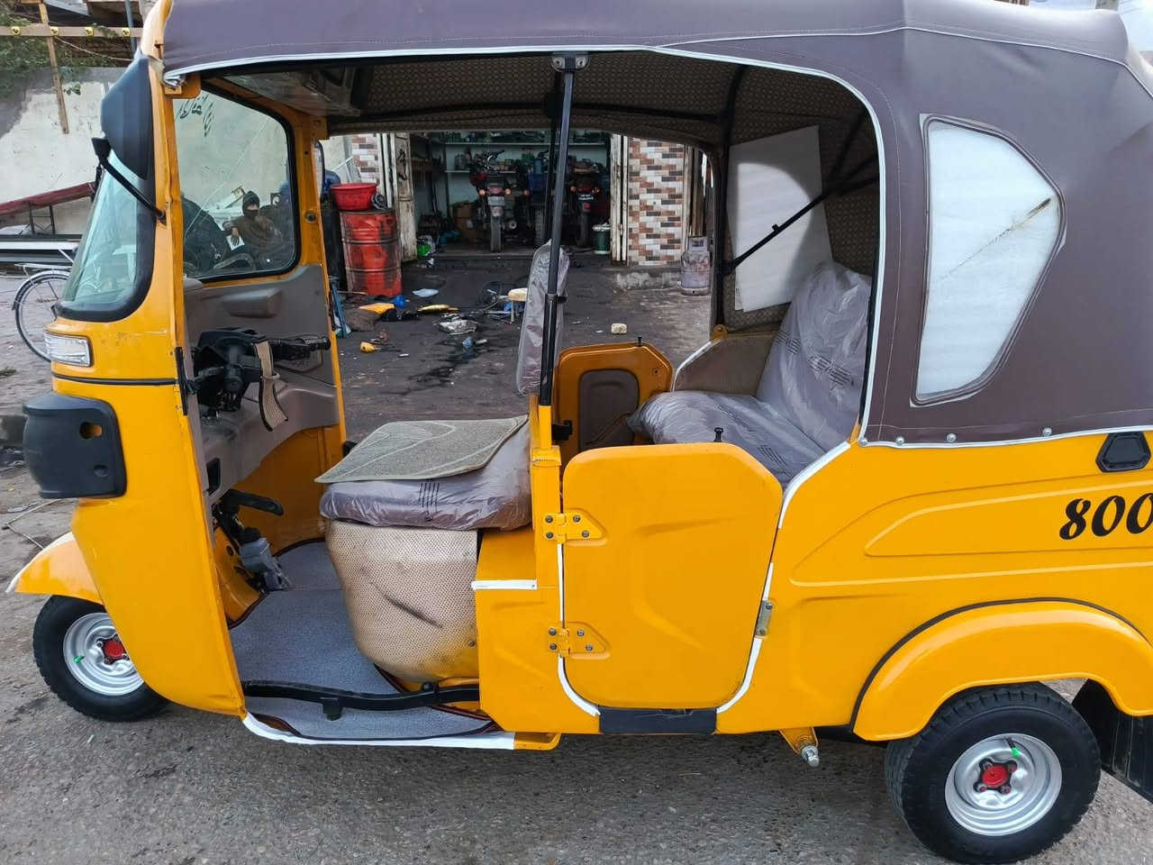 سلام عليكم تكتك البيع موديل 21ليموني كفاله عامه بس بوشه وبستم مبدلات شهر 12رقم وسنويه تكتك خير من الله جاهزه ربع دينار مذب علية للاستفسار ع هاذ رقم *********** العنوان ميسان قضاء المجر الكبير مكلف بلنشر
