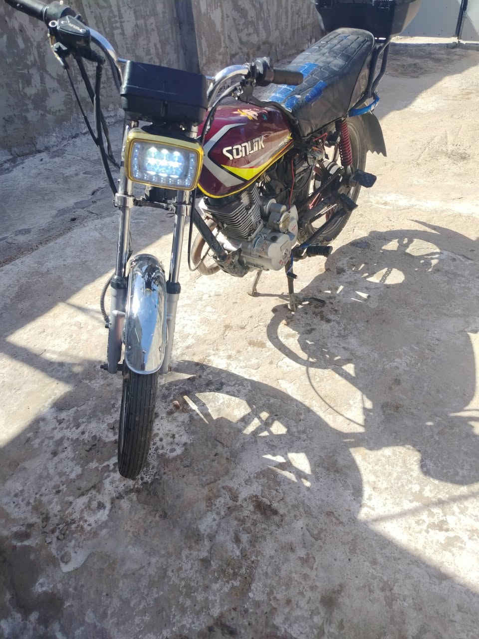 السلام عليكم دراجه ايراني موديل 21 مكينه ناعمه اوراق كامله كهربايات كلهة شغاله للبيع السعر 450 وبيه مجال مكاني حي اور سبع قصور ***********
