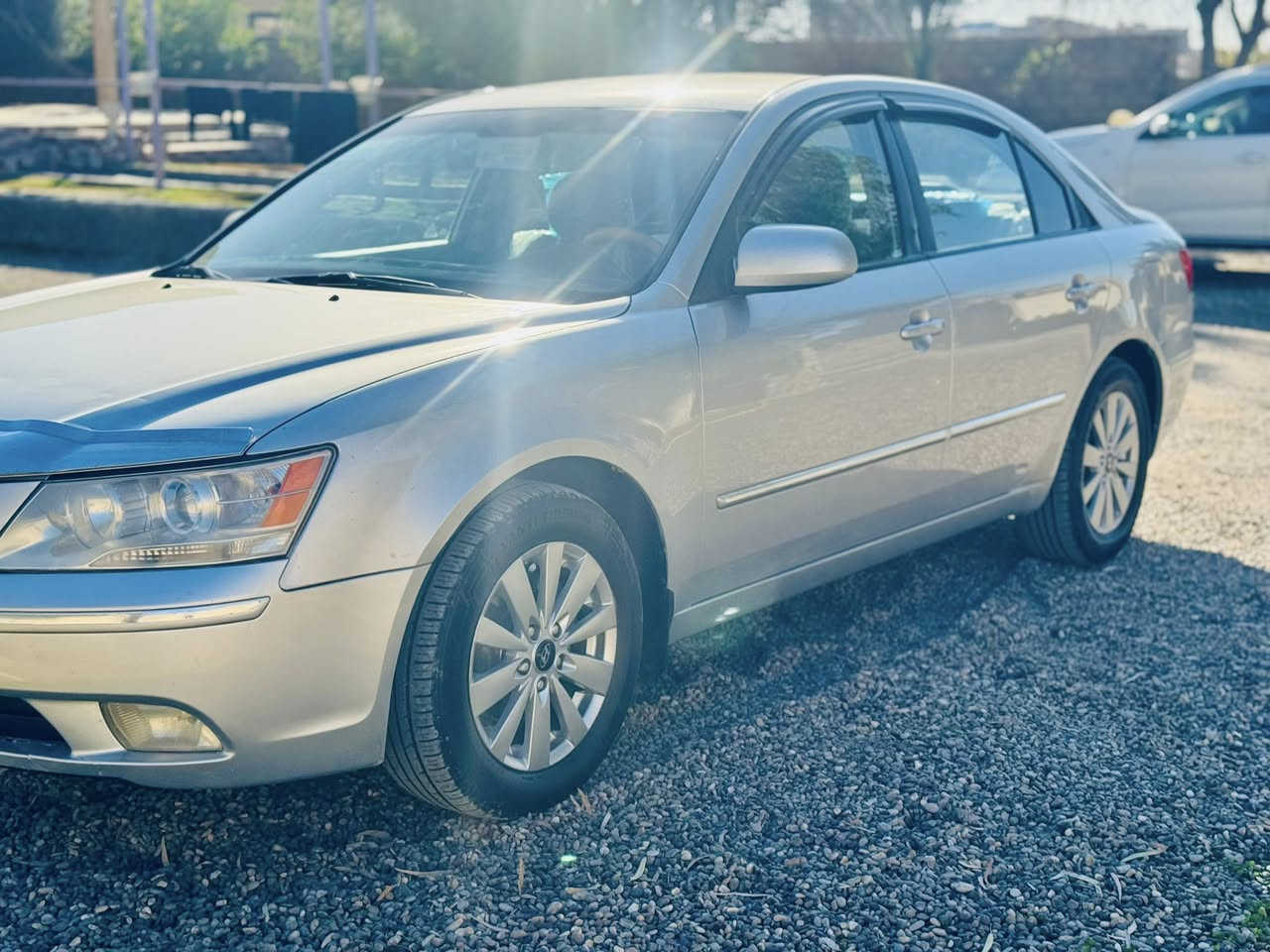 السلام عليكم
سوناتا امريكي موديل 2009 رقم بغداد دولي بأسمي رقم وهزه وسنويه جدد السيارة بيها قبق صندوق مبدل بأصلي بدون صبغ فقط 
محرك 2400 دوش المرغوب تبريد دفئه كله شغال كير محرك بشرط صدر تواير كله جديد السيارة نضيفه وما تحتاج اي مصرف
السعر 123 وبيها مجال 
للاستفسار اتصل 
***********
***********
