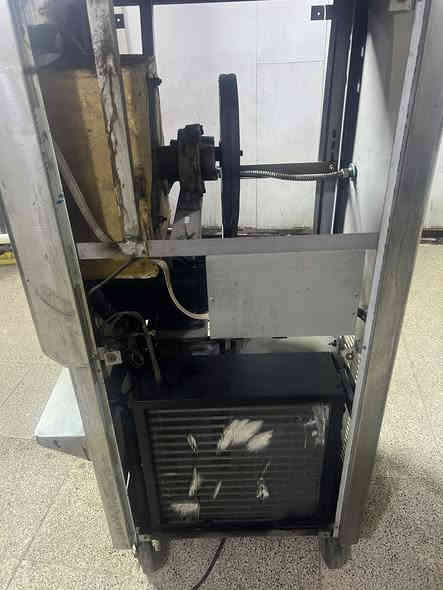 سلام عليكم مكينه دي إس ٦كيلو سنكل فيز جد جد نضيفه تجميده خيرمن الله ع فحص ع ضمان مكاني بغداد. ***********
