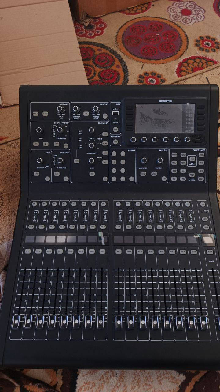 جهاز ميداس استخدام قليل نظيف جدا 
سماعات ايفي اصلي الباب الأول عدد ٨ 

للاستفسار ( واتساب او اتصال ) 
***********
***********
