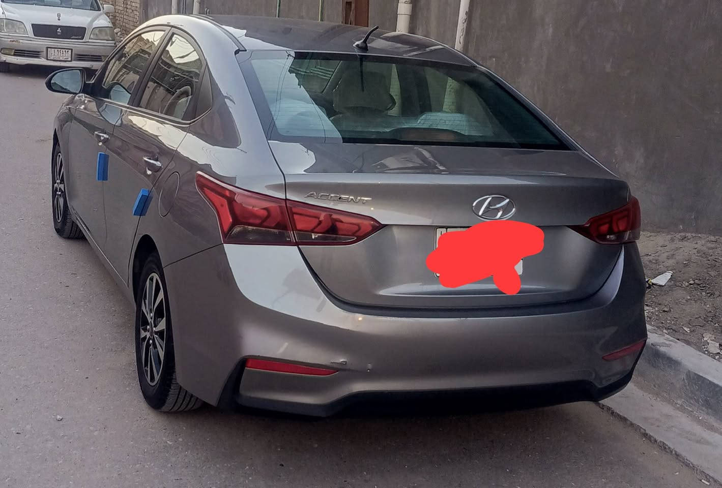 هيونداي أكسنت 2021 – وارد أمريكي | استعمال شخصي
للّي يدور سيارة مال بيت، نظافة عالية.

✅ الوارد والضرر:

• وارد أمريكي

• الضرر السابق: بنيّد + مدكر أمامي فقط

• متصلّح تصليح نظيف

• دهن كير جديد

• ادامه جديدة

• كلشي جهاز 100%

✅ المواصفات (1/1 فول):

• محرك 1600 دوش – أقوى سحب وعزم

• سلايد روف

• تحكم كامل بالستيرن

• ويل كب جديد

• نظام ABS

• تبريد ثلج

• داخلية وكالة بحالة المصنع

📍 العداد: 70,000 كم

✅ الحالة:

• نظيفة جداً وحريص عليها

• مكفولة من كل النواحي

• سيرفس كامل

• حدادة وتخم

• تايرات جديدة

• دگ سلف وتوكل – ما تحتاج ولا برغي

مكاني البصره _القرنه
 السعر 120 
وبيها مجال لطيبين

***********

🔍 الفحص مفتوح لأي شخص

✨ السيارة تحچي عن نفسها
