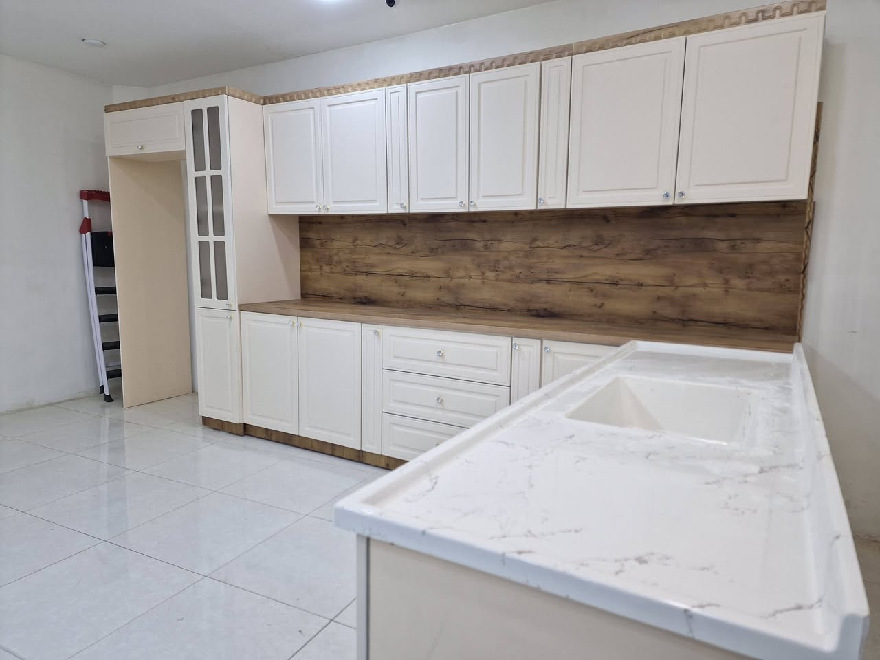 داشکانی تایبەت
سیتی کەوانتەری تورکی باڵۆن پریس
تازەیە هی عەرزی پێشانگایە 
هەتا بڵێیت جوان و تایەت دروست کراوە 
درێژی کەوانتەر (4.45)
درێژی سنگکەی (2.60) 
هەرمەتریک لەم کەوانتەرە تەنها 130$ ئەکە ویت
لە هیچ شوینیک بەو نرخە نیە 
سلیمانی /کانسپکە /گەیاندن هەیە
0772 517 79 19
