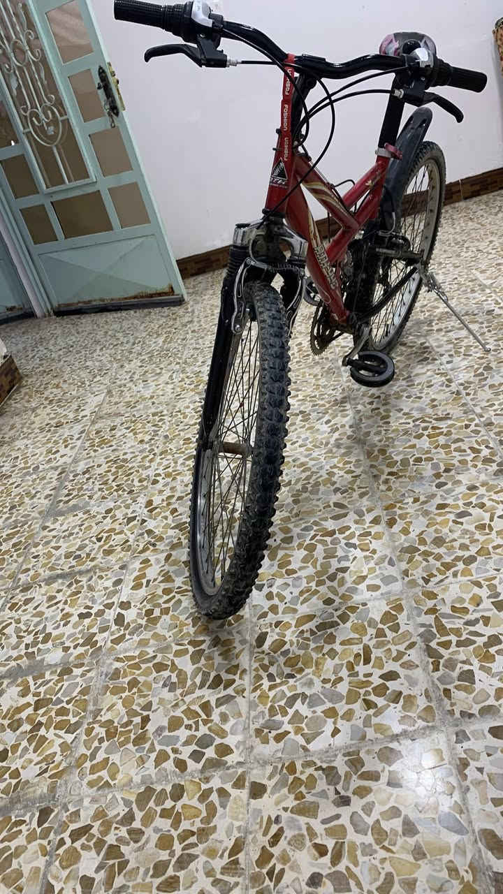 السلام عليكم بايسكل 
يباني  دبلاات امامي وخلفي 
دبل كير امامي و خلفي 
 مكينه جديده 
بريكات جديد 
 والبسيكل كدام العين  
عنوان موصل حي حاوي الكنيسه 
سعره 90 وبي مجال 
رقم 

0771 9583401
