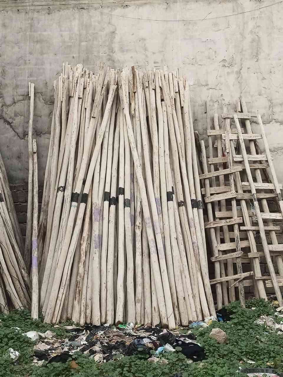 عندي هذا الخشب للبيع رقمي *********** ***********
