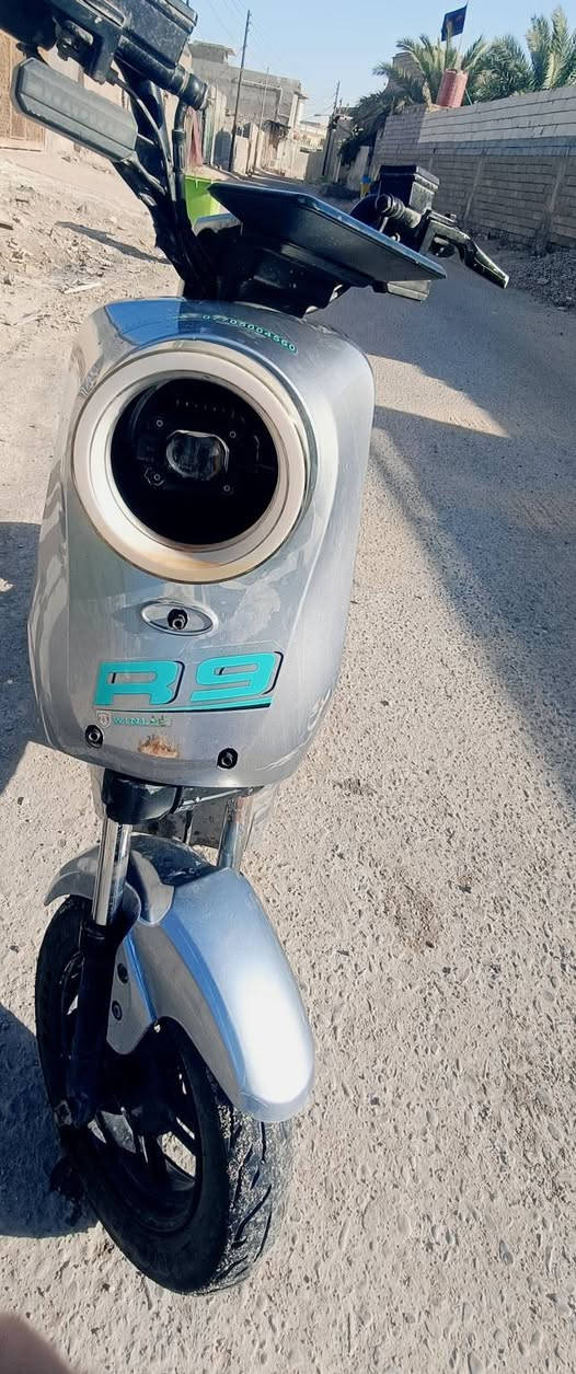 السلام عليكم دراجه شحن ار 9للبيع
دراجه نضيفه  يحتاجلها مدكر خلفي فقط

سعرها 350 بيها مجال قليل
للتواصل ***********
العنوان البصره
