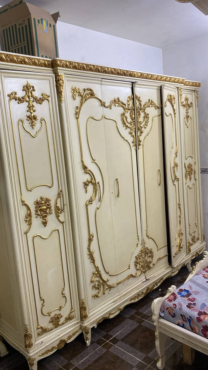 السلام وعليكم غرفه مصري البيع كنتور 6طلقات  جزامه وميز تواليت وبقيه الغراض مالته الاستفسار ***********
