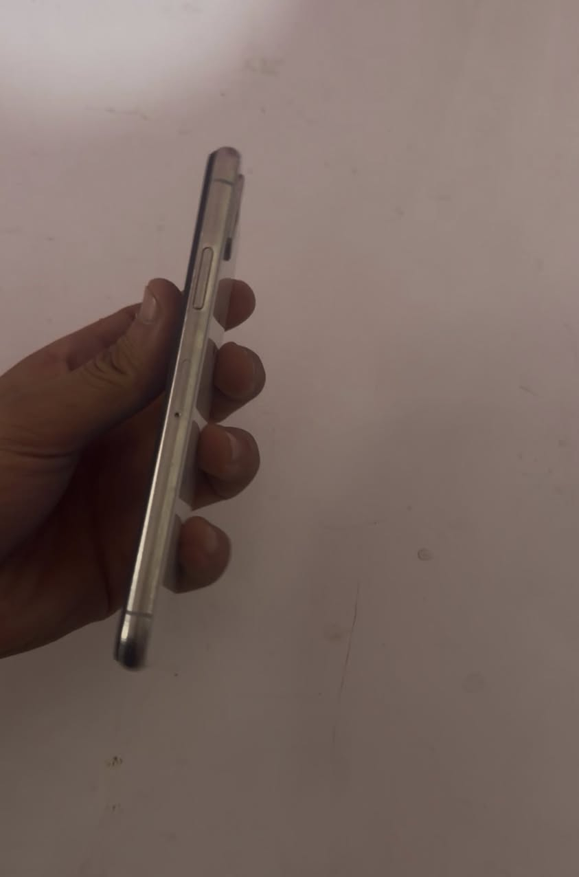 آيفون xعادي ذاكر 64 بطاريه 100 مستبدل فقط بطاريه ***********
