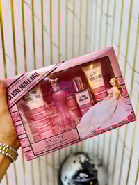 مكياج • مستحضرات تجميل • متوفر