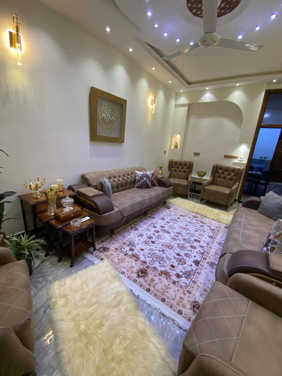 🔥 بيت الأحلام في دور الزراعة – تشطيب درجة أولى وموقع مميز! 🔥
🏡 دار للبيع طابقين – مساحة 130 متر (6.5 × 20)
📍 بعقوبة – تقاطع القدس – دور الزراعة الثانية
🛣 عرض الشارع 11 متر
✨ تصميم عصري وتشطيب فاخر:
استقبال أنيق
مطبخ عملي
3 غرف نوم مريحة
صالة واسعة
3 دورات مياه
🎨 تشطيبات فخمة:
✔ جص وبورك
✔ سقوف ونقوش مغربي
✔ شغل درجة أولى
💡 جميع الخدمات متوفرة بالكامل:
ماء – مجاري – تبليط – كهرباء
✅ موقع حيوي قريب من جميع الخدمات
✅ بناء حديث وجاهز للسكن فوراً
✅ مناسب للعوائل الباحثة عن الراحة والتميز
📞 للاستفسار والحجز يرجى الاتصال على الأرقام التالية أو المراسلة على الخاص

*********** _ ***********
مكتب الجزيرة للعقارات… ثقتكم أساس نجاحنا وخطوتكم الأولى نحو بيت الأحلام 🏡
