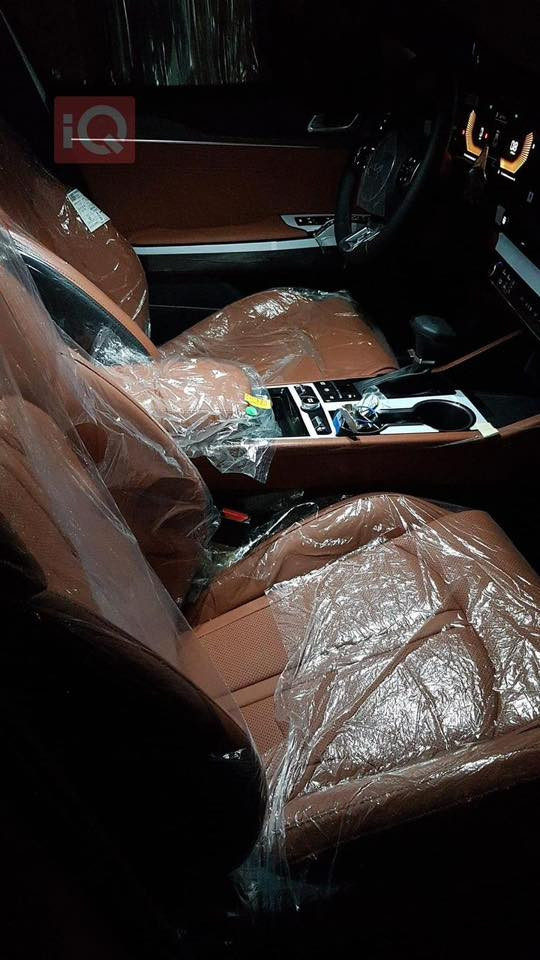 Kia K5 2024 – VIP (مواصفات خاصة)
▪️ أعلى فئة بالشركة (فل كامل 1/1)

▪️ ممشى39 ألف كم

رقم أربيل باسم شركه الاعتماد

▪️ كلين خليجي

▪️ بيها مكانين مسحوبات ع كد اربع أصابع الباقي كفاله 

مغلفه كلها نانو حتى التنته وبي ضمان 10 سنوات 

🔹 اللون: بيانو بلاك بالكامل

🔹 داخل جلد مشمشي مع صاج رصاصي

🔹 محرك 2500cc

الضمان:

✔️ 5 سنوات ضمان

المواصفات:

 • إنارة داخلية محيطية متعددة الألوان

 • أوتو هولد

 • نظام ترحيب عند الاقتراب وعند إطفاء السيارة

 • 5 كامرات

 • رادارات أمامي / خلفي / جانبي

 • حساسات أمامي وخلفي

 • تحذير النقطة العمياء

 • تحذير تصادم وفتح الباب

 • توقف ذاتي

 • مرايا جانبية قلاب

 • فتح صندوق كهرباء مع خاصية الفتح عند الاقتراب

 • أبواب شفط

 • مقاعد جلد كهرباء (حار / بارد)

 • تشغيل وإطفاء عن بُعد

 • فتح وغلق الجام عن بُعد

 • مراية وسط تعتيم

 • قفل أمان للأطفال

 • وغيرها الكثير…
مكاني البصره 

السعر 234 وبيها مجال

***********
