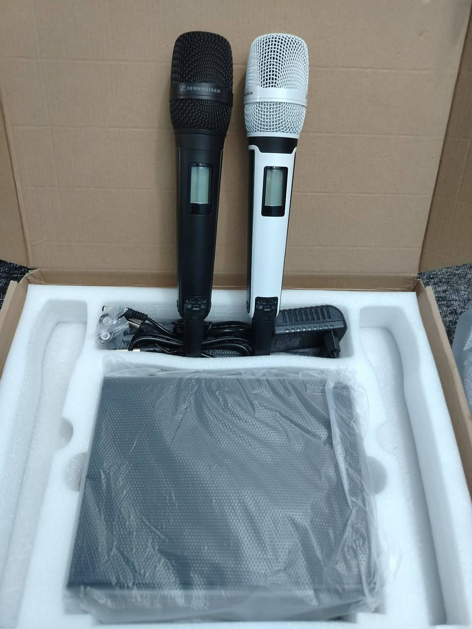 مايكات لاسلكي باله جديد 90الف قفل شامل التوصيل سنهايزر 2 مايك مع رسيفر ***********
