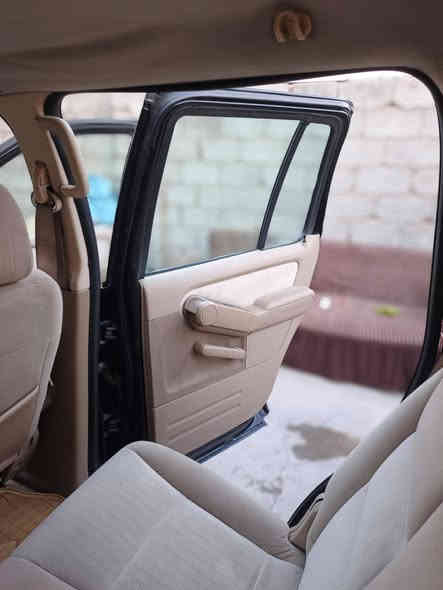 السلام عليكم
فورد اكسبلور موديل 2008 
محرك 6سلندر 4000 
دفع رباعي
7راكب
تبريد 3قطع
السياره جاهزه وخير من الله 
السعر 125 وبيها مجال حق الجيه 
***********
