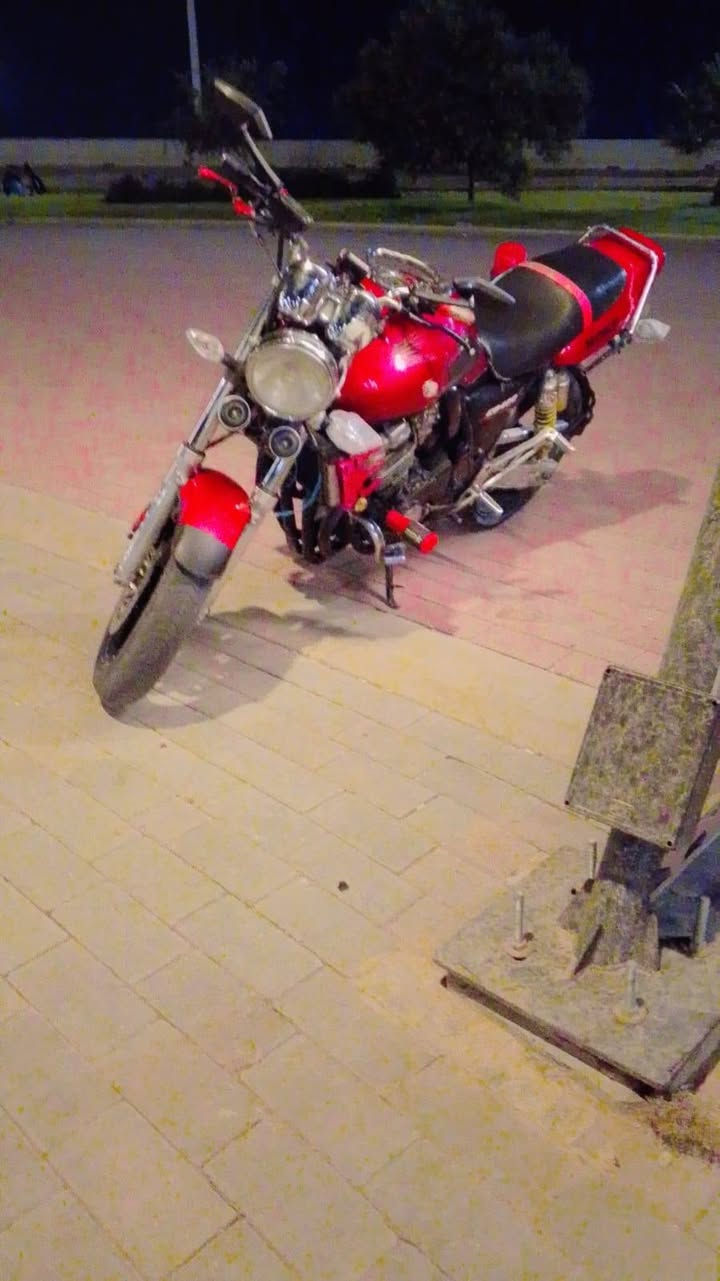 السلام عليكم
سيبي جيل اول cb400

دراجه كير مكينه مكفوله ،

كل نقص مابيها 

شرط شلعه معدل تراس للبصره 

دراجه كامله من كلشي وشوفت عينك كشرها وكلشي كدامكم نعومه نكره بكل وقت 

مكانها انبار رمادي 
سعرها مليون 600وبيها مجال للطيبين ❤️🔥

ملاحضه موشراي لأتجي وضل دور سوالف دراجه تجي تجيك وتفحص بيها اي عيب لو برغي الك كل لحق بذاك لوقت 

تواصل 

 1 : *********** خلادي

 2 : *********** ابو آدم
