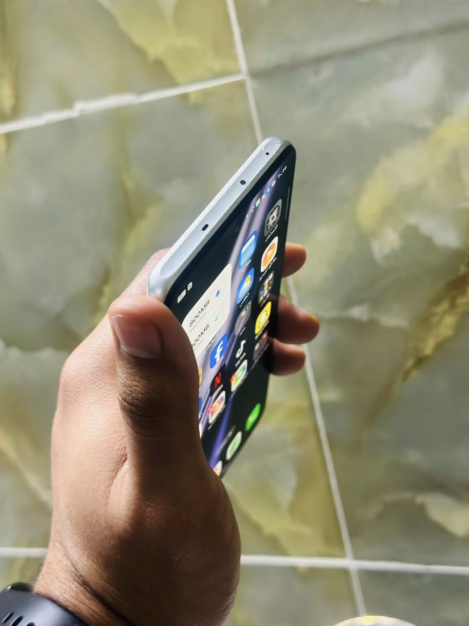 جهاز ريلمي gt neo 5 se
المواصفات الرئيسية (SE Edition):
ذاكرة 1T يعني 1024 كيكا
يدعم تسجيل المكالمات مع تصوير مايكرو سكوب
الشاشة: 6.74 بوصة OLED، تردد144hz
صوت ستيريو دبل سماعه 
المعالج: Snapdragon 7+ Gen 2.
الكاميرا: خلفية 64 ميجابكسل، أمامية 16 ميجابكسل.
البطارية والشحن: 5500 مللي أمبير 
السعر 350 وبي مجال للشراي 
***********
