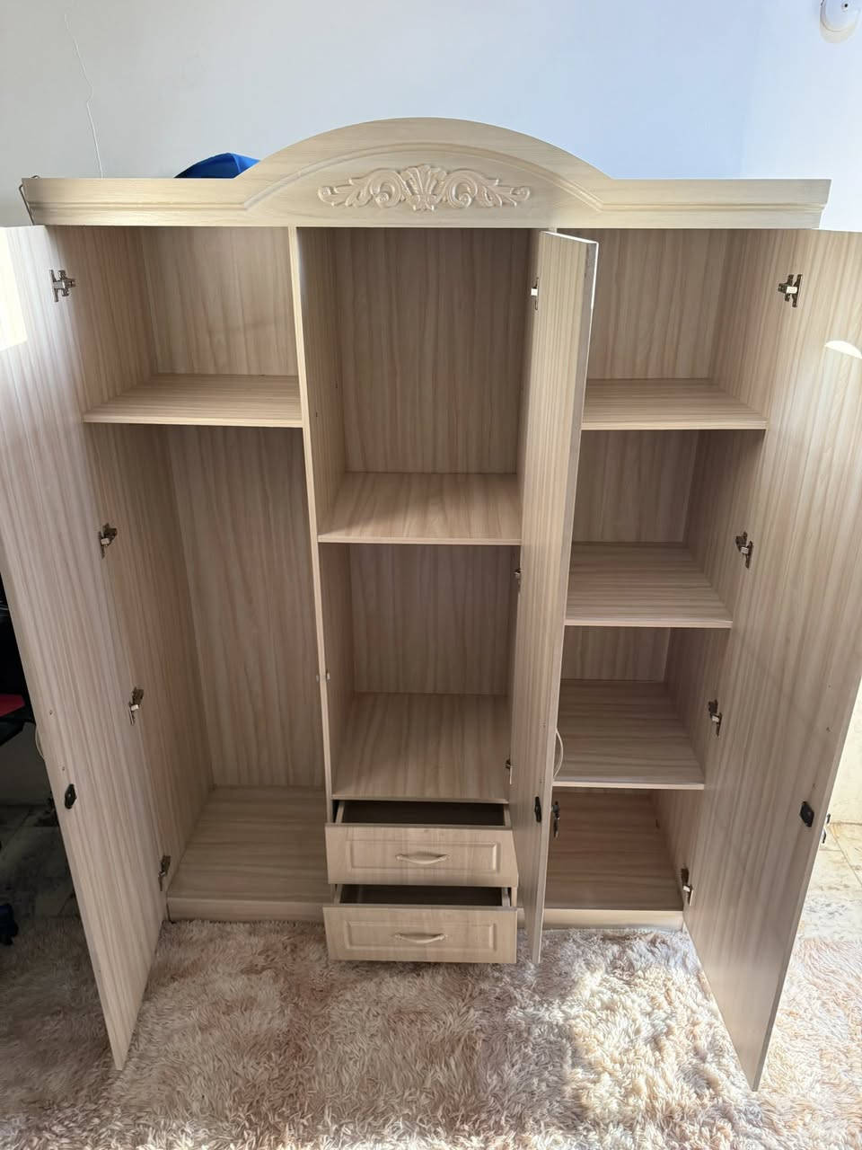 السلام عليكم كنتور ٣ ابواب نظيف جدا 
سعره ب٢٠٠ وبي مجال بسيط جدا
وجربايه نفر جديده مع الدوشك سعرها ١٧٥ وبيها مجال
مكاني بغداد الحريه
***********
