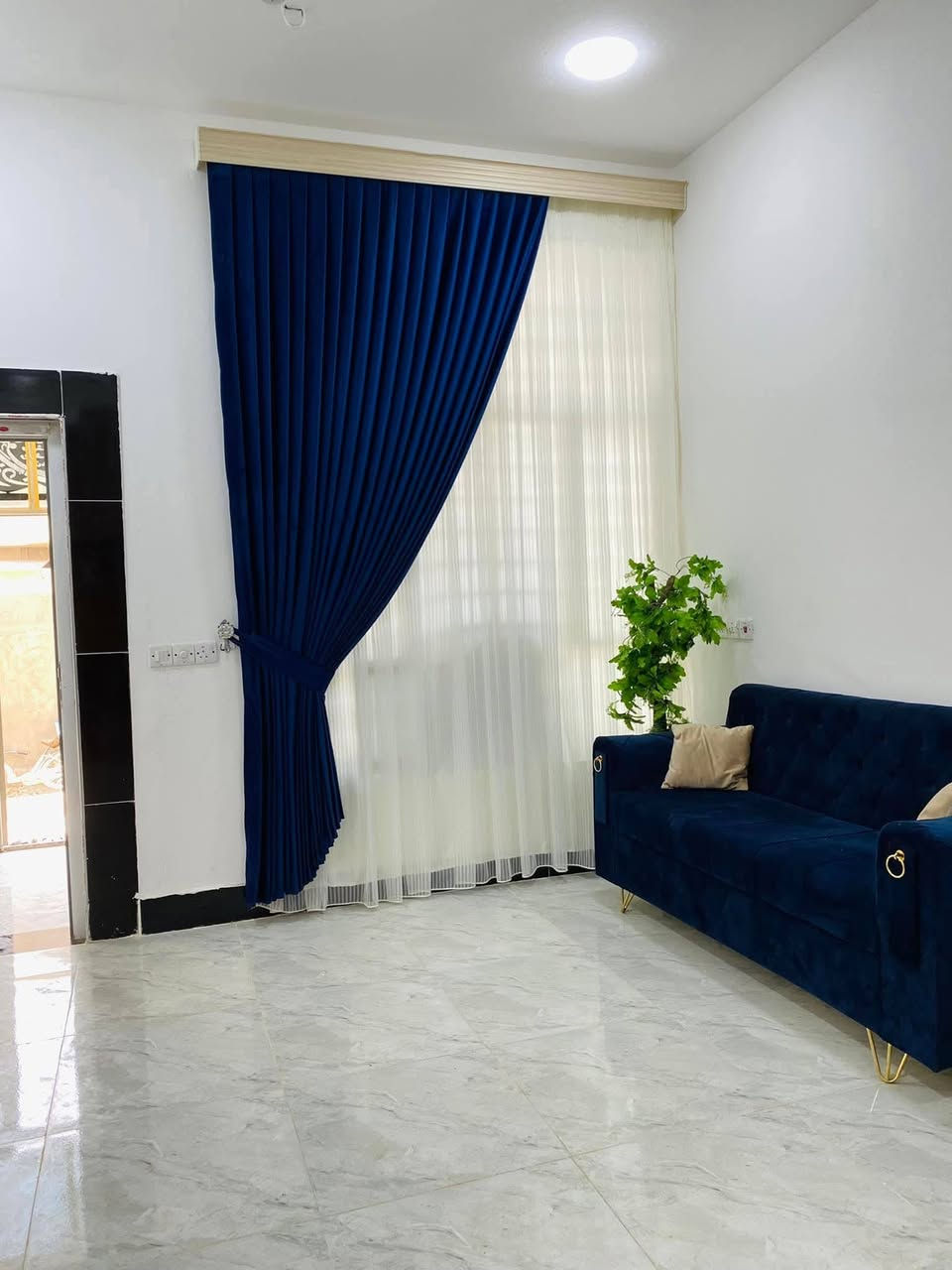 #ستائر_البرق
للتواصل:***********

هي ليست مجرد ستارةٍ جميلة وينتهي الأمر،
بل انتظارٌ طويل وتخيلات تسكن قلب ربة المنزل،
وفرحةٌ تُهيَّأ لغرفة العريس.
ليس فضلًا أن نقدّمها بأفضل ما تكون،
بل واجبٌ نؤديه لزبائننا 🧡.
