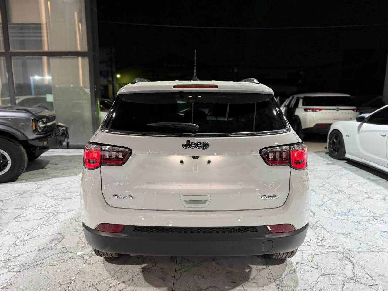 𝑱𝑬𝑬𝑷  𝑪𝑶𝑴𝑷𝑨𝑺𝑺  𝑳𝑨𝑻𝑰𝑻𝑼𝑫𝑬   𝑨𝑾𝑫‏
‏4x4
موديل  2025
دبل اكسل
بصمة
تشغيل عن بعد 
رادار امامي و خلفي وجانبي
صندوق شفت 
تبريد قطعتين
كشن جلد
كشن تدفئة 
ستيرن تدفئة
كشن كهربائي 
شاشة كبيرة
نظام GPS
شحن موبايل وايرليس
تحكمات ستيرن
تحديد مسار
تعديل سرعة
حساسات امامي و خلفي
سيارة ١جاملغ  صبغ
بدون دواخل
ايرباك سليم %💯 

مسافه 11,000 𝑴𝒊𝒍𝒆𝒔

رقم شاصي

3C4NJDBN2ST551359

☎️ 
***********
***********
سيارة موجود اربيل

 #‏𝑱𝑬𝑬𝑷 #‏𝑪𝑶𝑴𝑷𝑨𝑺𝑺 أربيل, العراق
