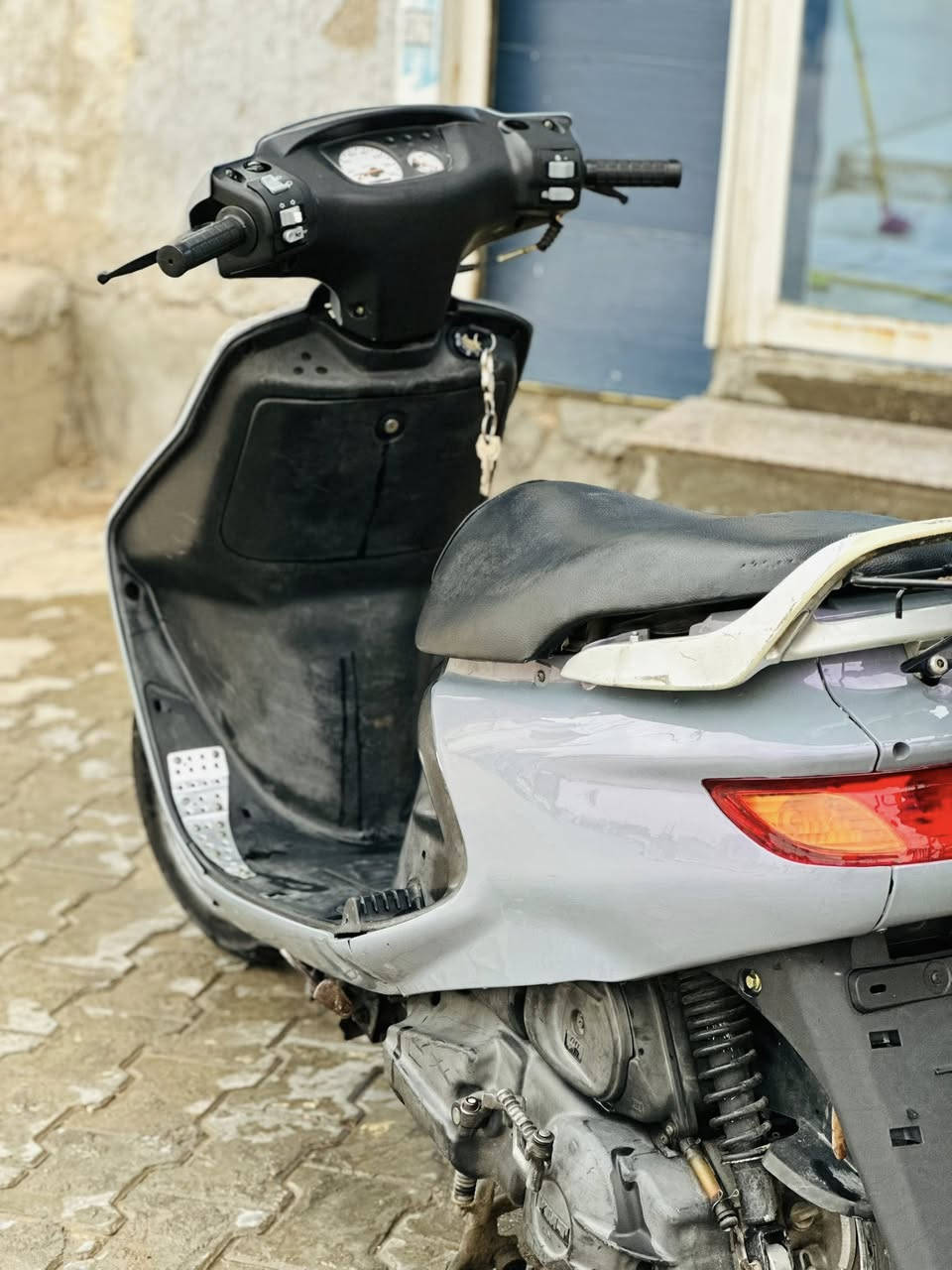 فراشة للبيع حييل نضيفه ما ناقصه برغي 
مكينه ما مفتوحه كلشي شغال بيهه نكره سلف هندر 
وين متريد افحص 
المكان النجف الاشرف     السعر 550 وبيهه مجال 
***********
