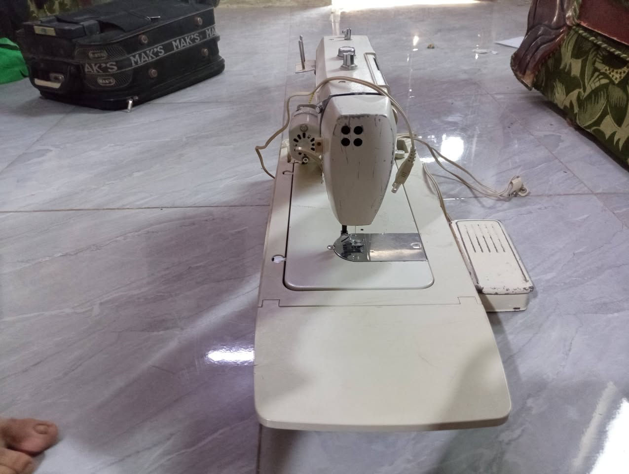 مكينه برذر ياباني تطريز نقشات وخياط عادي نضافه فول عنوان بابل حي الامام علي قرب موقف الكيات ***********
