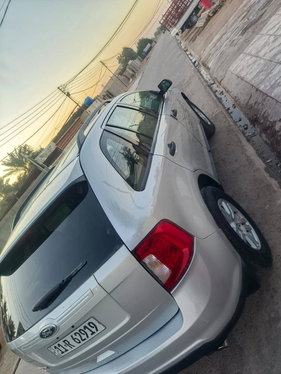 ***********
فورد ايدج مديل 2012وارد امريكي  حادث  باب السايق  بدوون دواخل 
بيه صبغ 5قطع فقط جماليه  مسجل سيدي  اواكس رام بلوتوث 
 حساسات خلفيه  حساسلت ويل 
تخم تاير نظيف  صدر خلفي امامي  نضيف 
تبريد قطعتين  ثلج
تحكم ستيرن جهتين كروز سرعه 
نظام ABS سياره  جاهزه او خير من الله 
رقم بغداد سعر 85
او بيه مجال مكاني بغداد مدينه الصدر 
رقم الهاتف *********** بغداد, العراق
