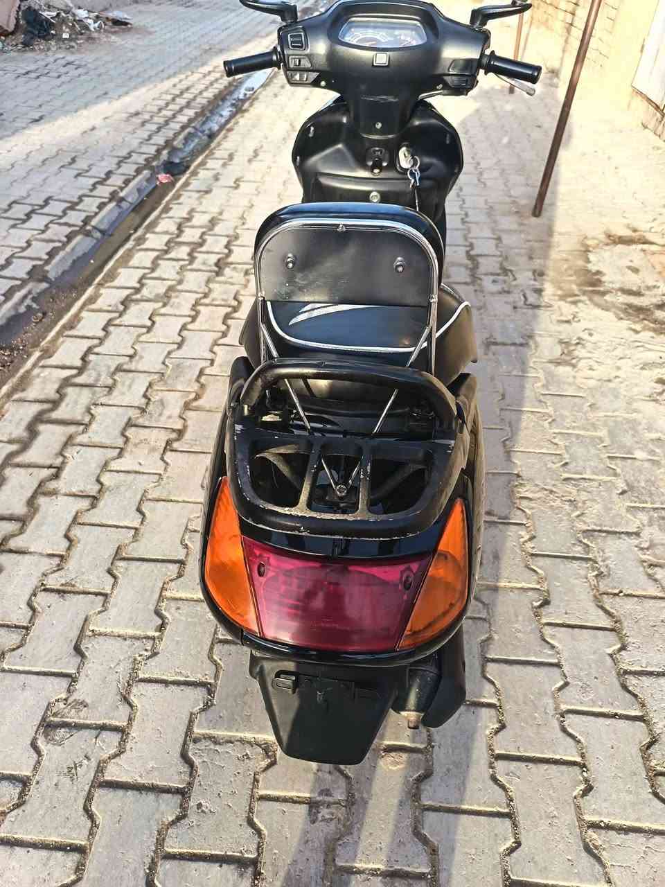 السلام عليكم دراجه سبيسي ياباني مجفته قبل فتره مكينه حلوه وناعمه كهربائيه كلها شغاله الاستفسار..
***********
