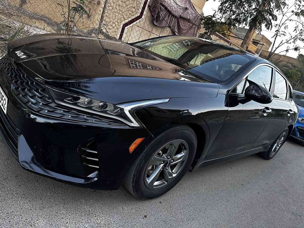 تحيه طيبه الاخوه الأعزاء k5 موديل ٢٢ وارد أمريكي بدون ايرباك بدون شاصي بدون لغد حادثه مال امريكا باب وجاملغ وهنا بل عراق صار بيها شخوط ونرشت حزام بدون بنيد ولا صندوق ولا قماره بصمه السياره رادارات جانبيه وحساسات إماميه خلفيه كامره رقم أربيل الجديد ابسمي السياره نضيفه جدا مكرك ١٦٠٠ تيربو مكانها بغداد العامريه سعرها ١٢٩ قفل قفل بدون عمله 
***********
