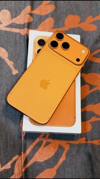 17 برو ماكس 256 ايسيم الكتروني   مشحون 5 مرات يعني بعده جديد   سعره 19...