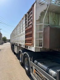 عليكم عربانة للبيع ألمانية أربع محاور شريط ￼ صيني￼￼ أربعة صيني ضخم تاي...