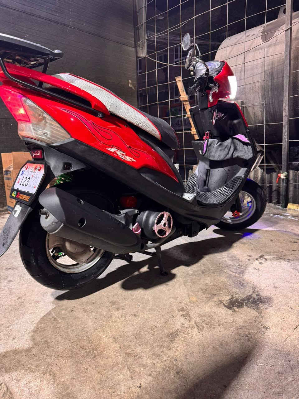 سلام عليكم دراجه ماكس للبيع عدله لدراجه خير من الله  واي نقص ما بيه وكفرات ختم واحد دراجه بهاذ لترتيب مكينه بلاديه ومكفوله اي برغي ما مفتوح وكهربائيات جاهزه لدراجه بس جيب وشغل لسعر 900 وبيه مجال  العنوان بغداد شارع فلسطين لتواصل رقم ***********
